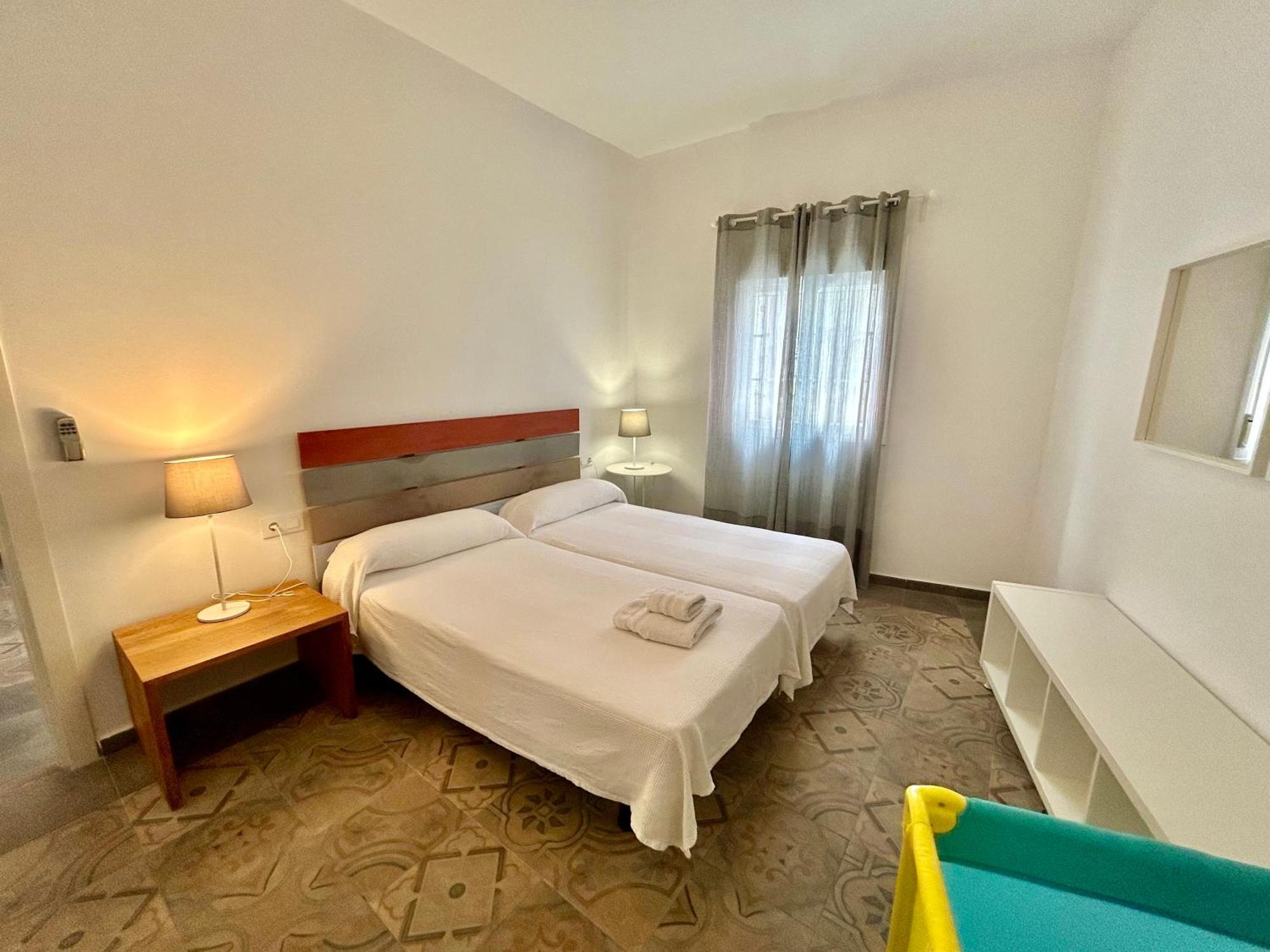 Acogedor Apt 8Pax 4Bdr 2Bth - Cozyhomesevilla1 Extérieur photo